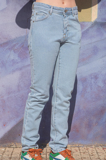 KLSH MORIS slim-fit jeans worn by a person against a textured wall.
