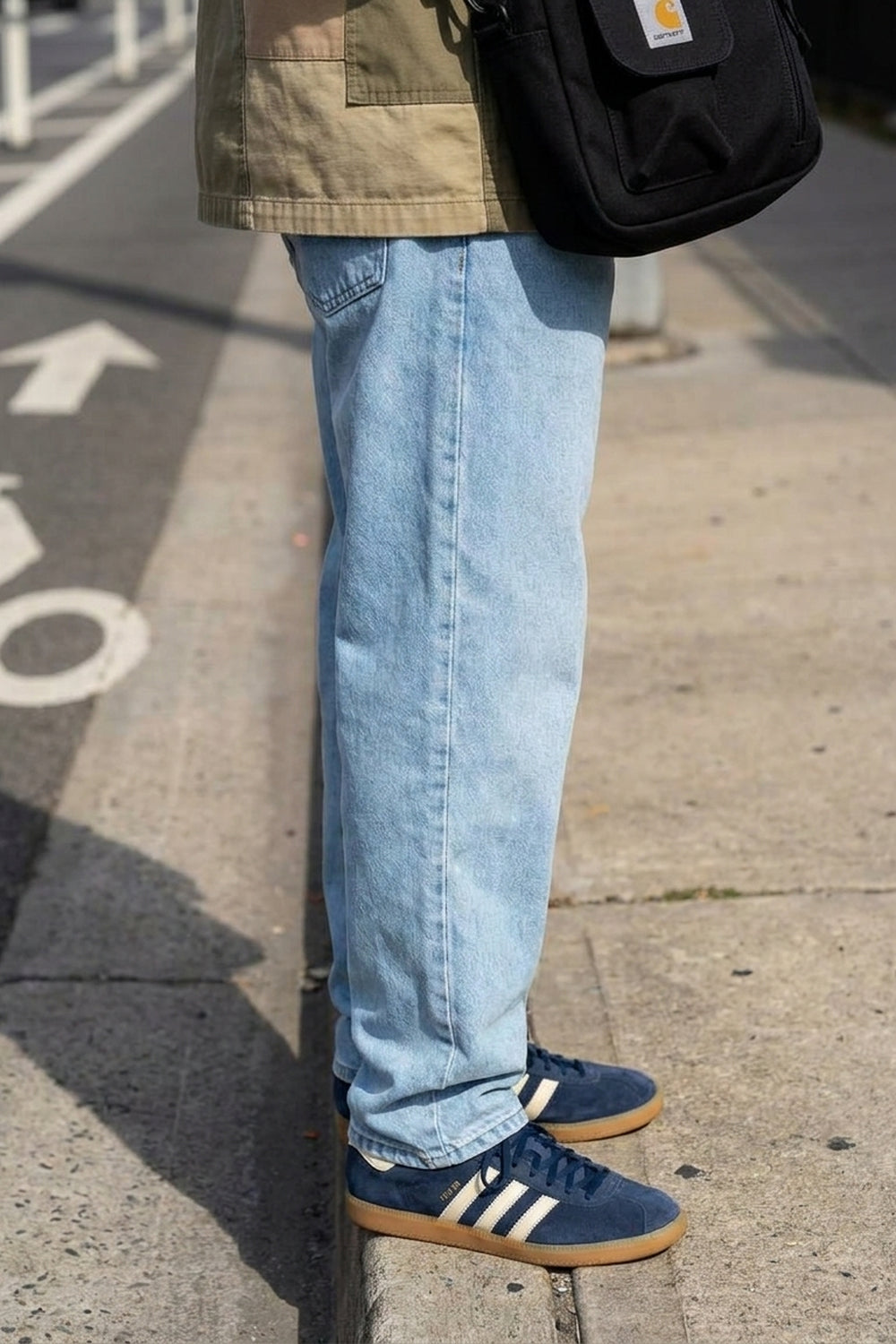 BENJI OVERSIZED FIT JEANS Clear Sky men's hem and shoe detail