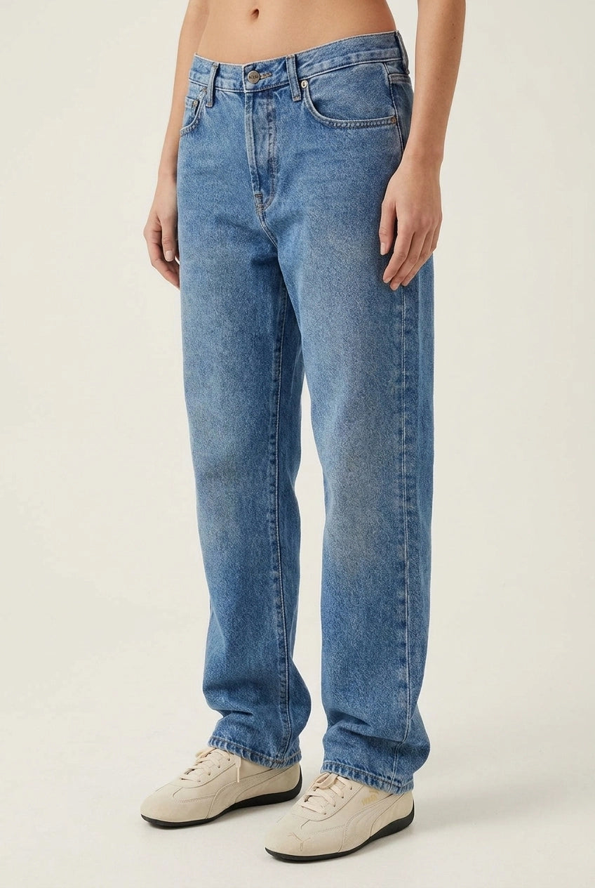 W - BENJI OVERSIZED FIT JEANS - FADED BLUE