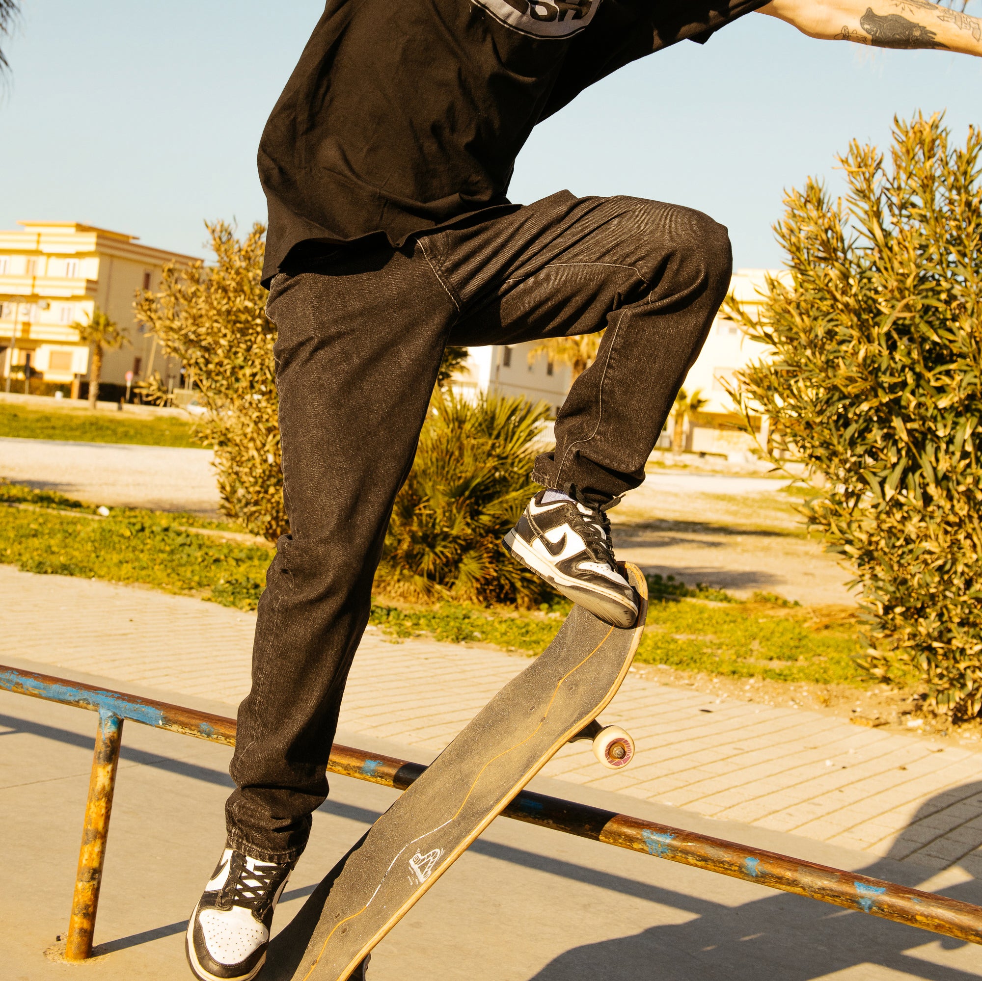 BENJI OVERSIZED FIT JEANS - CARBON BLACK