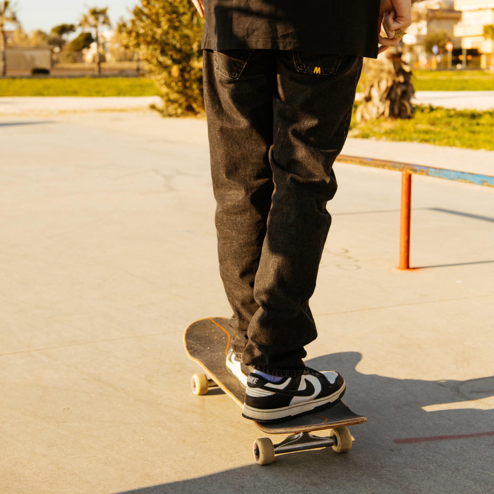 BENJI OVERSIZED FIT JEANS - CARBON BLACK