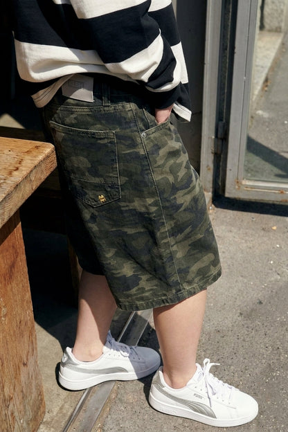BLAKE OVERSIZED DENIM SHORTS Splatter Camo women's hem and shoe detail