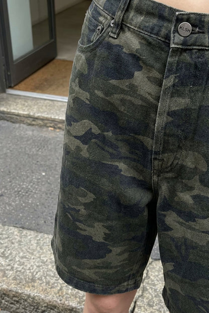 BLAKE OVERSIZED DENIM SHORTS Splatter Camo women's fabric and wash detail