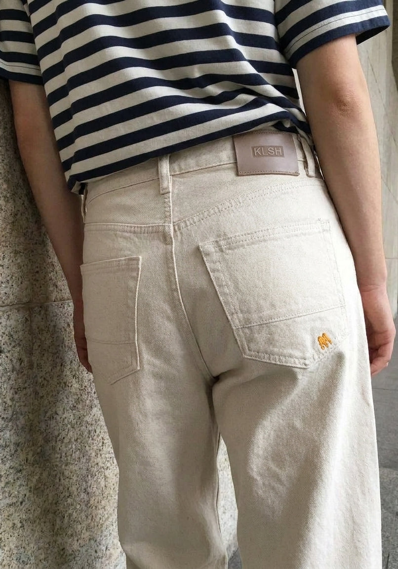 BOSTON WIDE FLARE JEANS Natural Ecru women's back pocket and patch close-up