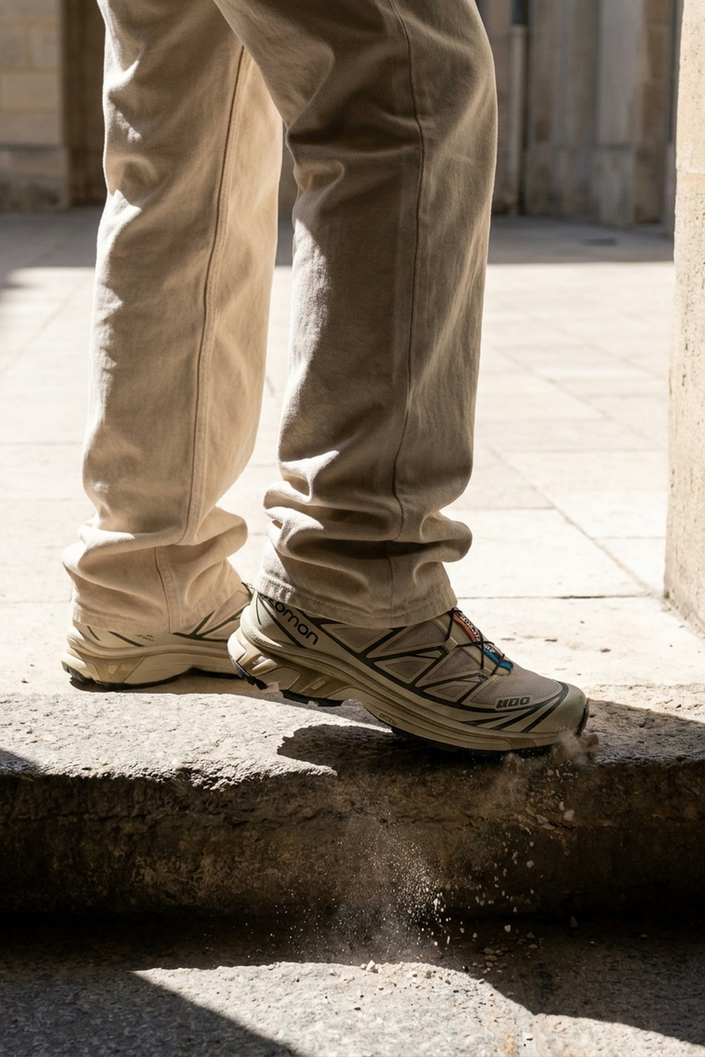 BOSTON WIDE FLARE JEANS Natural Ecru men's hem and shoe detail