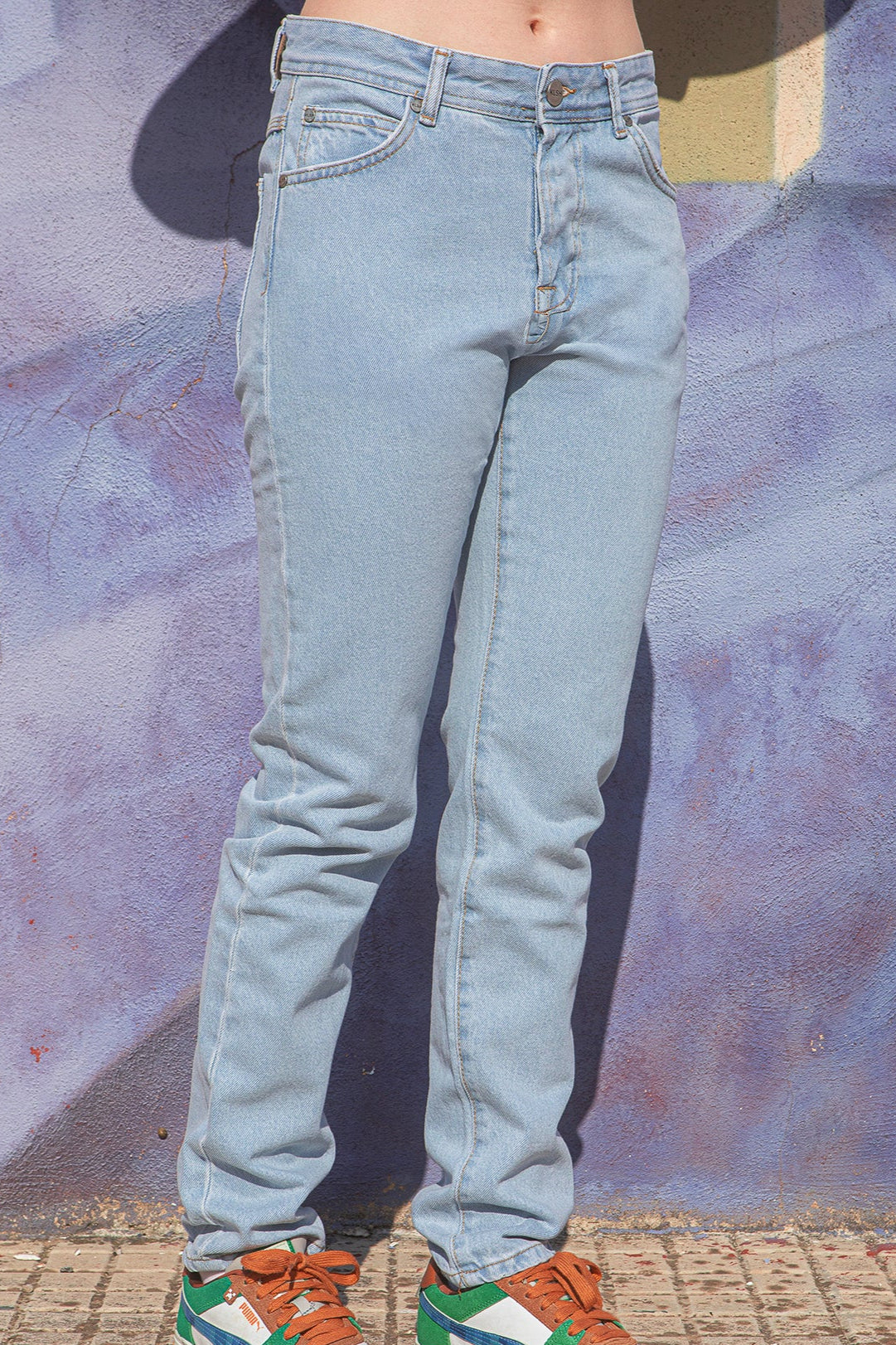 KLSH MORIS slim-fit jeans worn by a person against a textured wall.