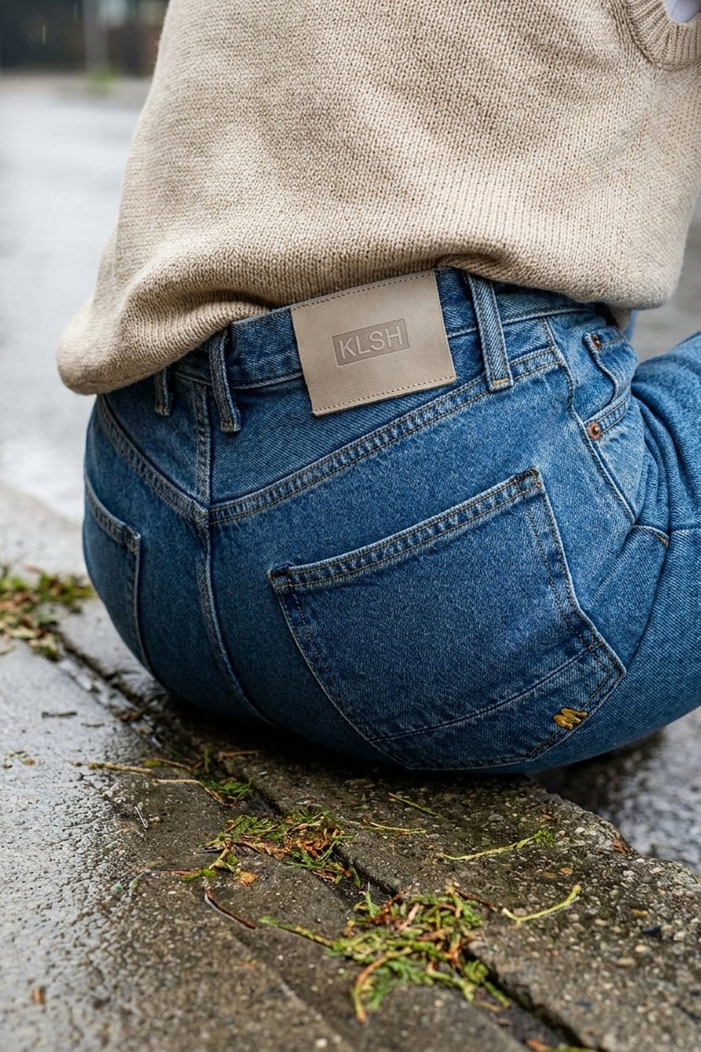 RYAN REGULAR FIT JEANS Faded Blue women's back pocket detail crop